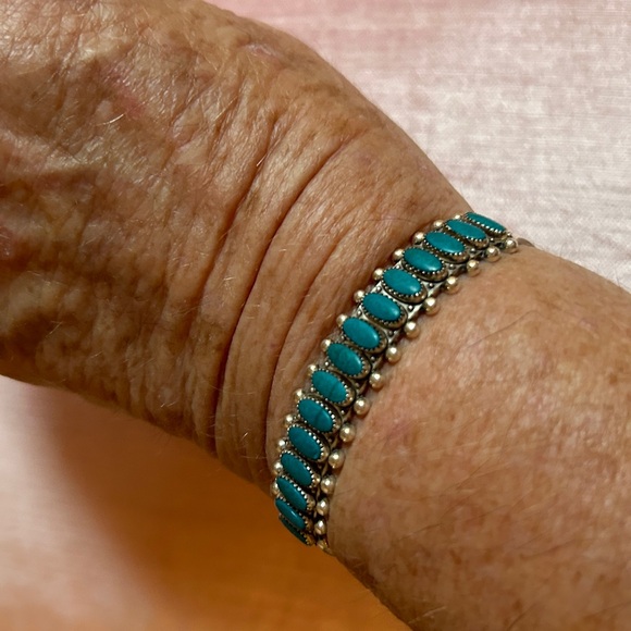 Vintage ZUNI Native American Needlepoint Sterling Bangle~15 Stones~Hammered side - Picture 7 of 10